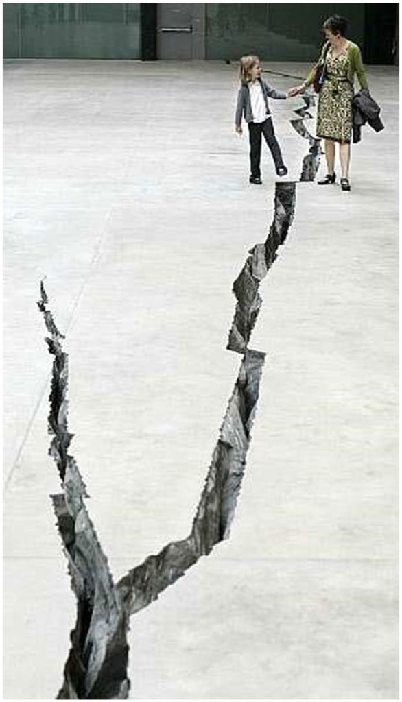 The Shibboleth. Doris Salcedo's Shibboleth at the Tate Modern, london. Domenico Ceglie